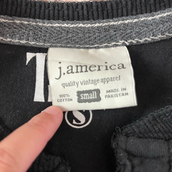 Women’s Long Sleeve - Picture 3 of 4